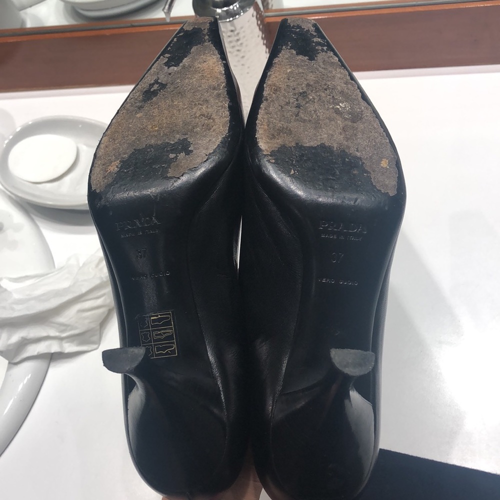 PRADA LEATHER PUMPS - Picture 9 of 10